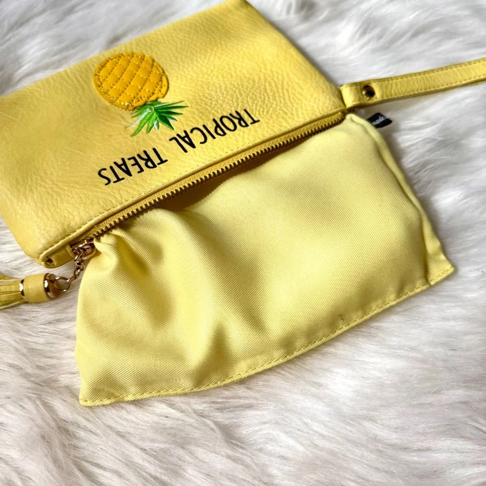 Novelty Wristlet Tropical Treats Pineapple Wristlet Pouch Yellow‎